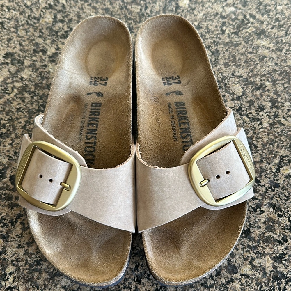Women’s Birkenstocks big buckle Marid gold buckle sz 37